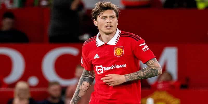 Lindelöf thi đấu trên sân cỏ luôn ở trạng thái lạnh lùng